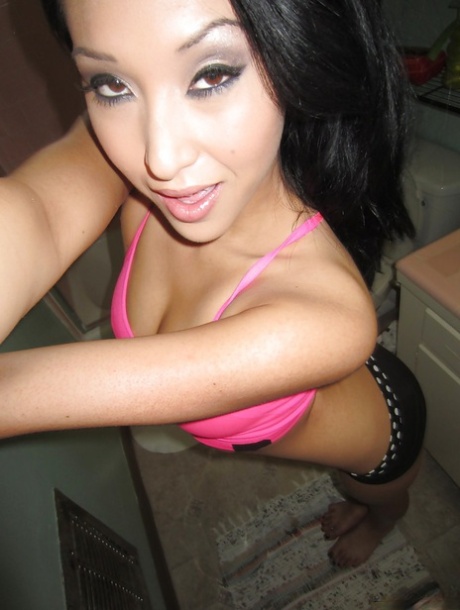 Masturbating Asian girlfriend Jayden Lee is doing self shots