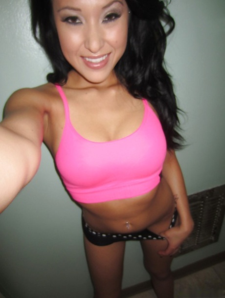 Masturbating Asian girlfriend Jayden Lee is doing self shots