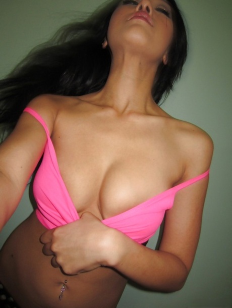 Masturbating Asian girlfriend Jayden Lee is doing self shots