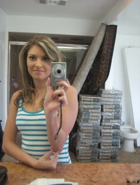 Ex-girlfriend Victoria Lawson takes topless selfies in bathroom mirror